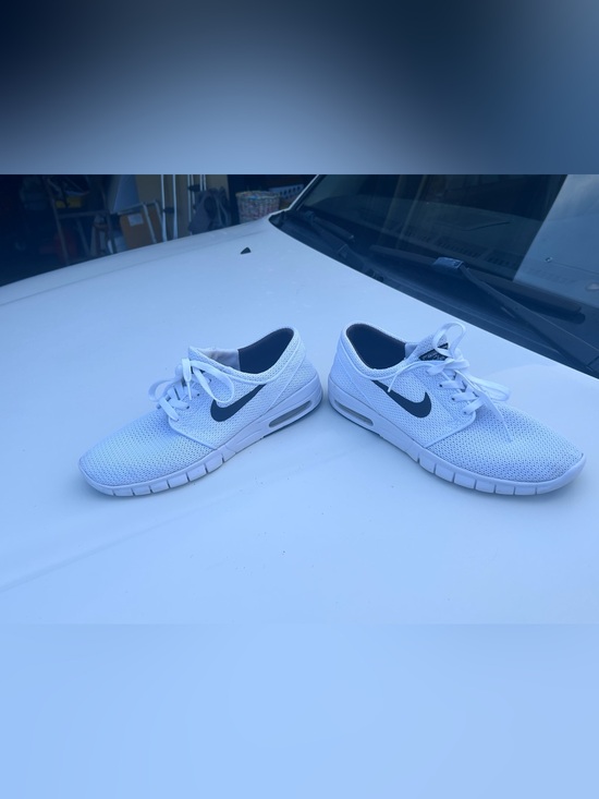 Nike Other - Nike Mens White Mesh Sneakers with Black Swoosh size 9